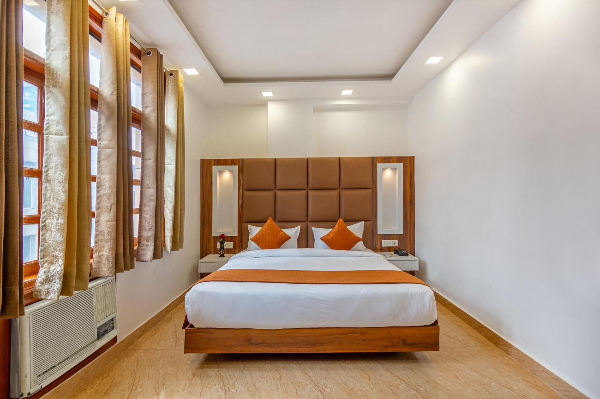 Rahul Palace By Golden Tree Near Metro Station And Ajmal Khan Market New Delhi Exteriör bild