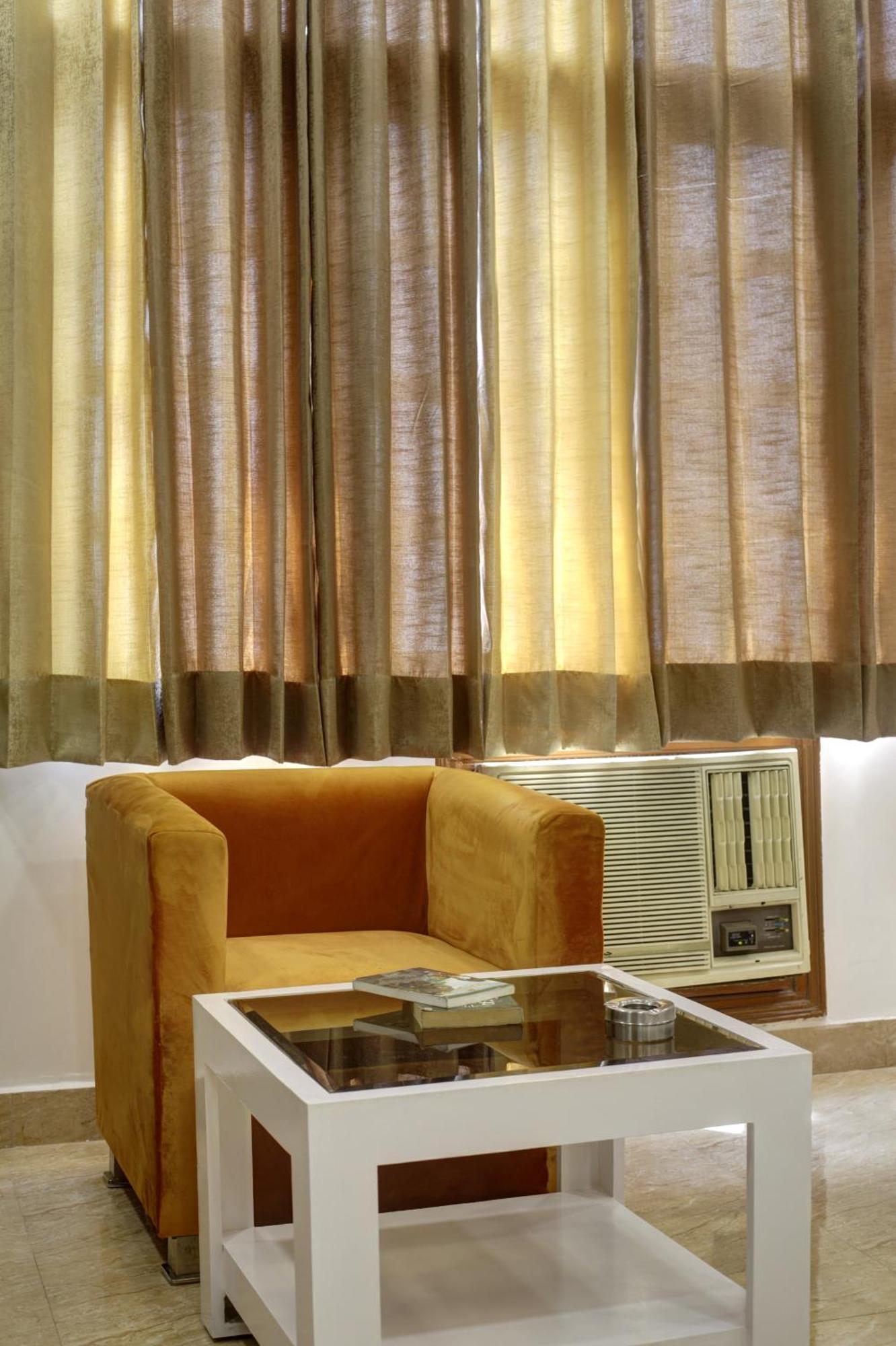 Rahul Palace By Golden Tree Near Metro Station And Ajmal Khan Market New Delhi Exteriör bild