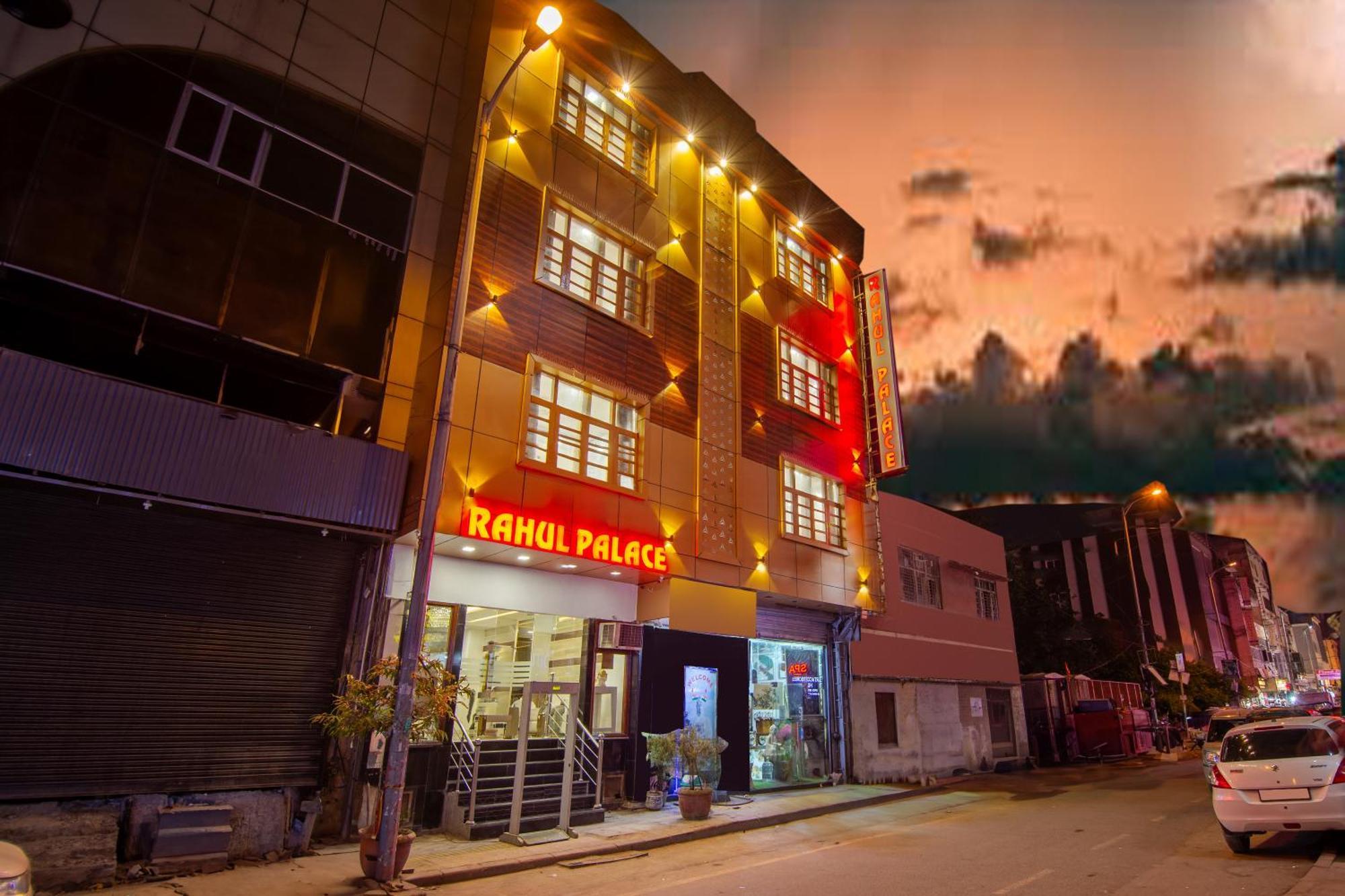 Rahul Palace By Golden Tree Near Metro Station And Ajmal Khan Market New Delhi Exteriör bild