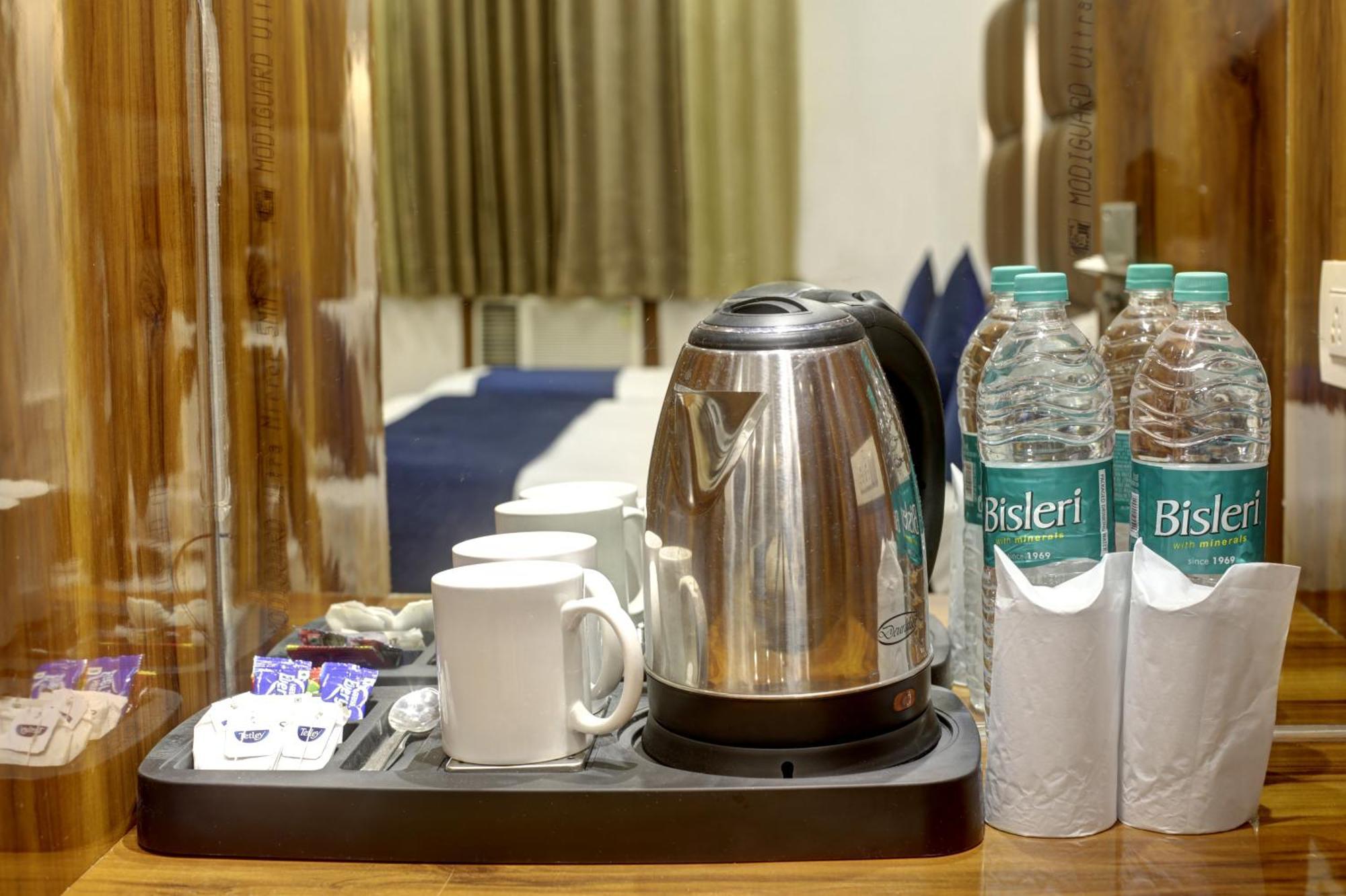 Rahul Palace By Golden Tree Near Metro Station And Ajmal Khan Market New Delhi Exteriör bild