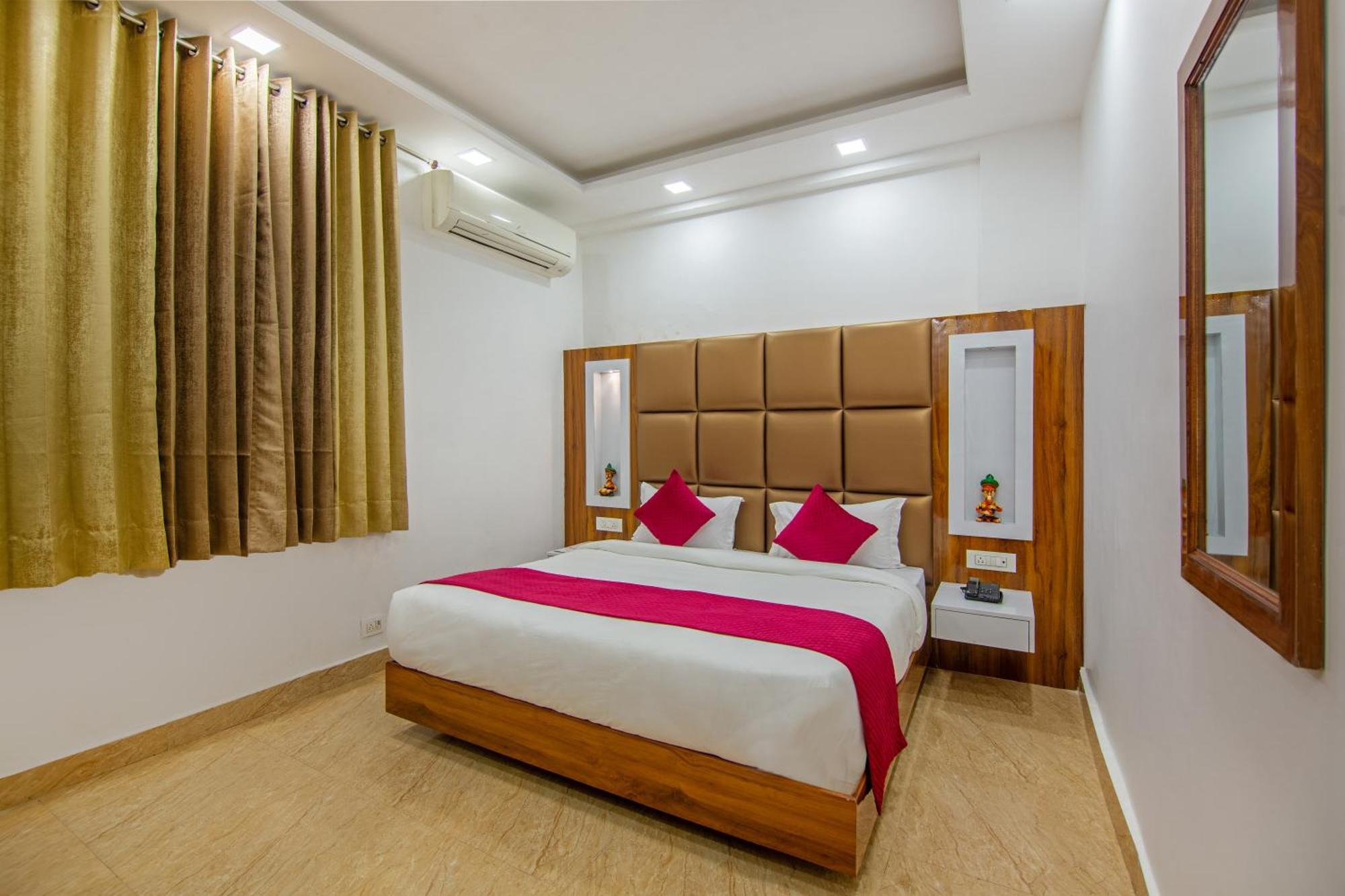 Rahul Palace By Golden Tree Near Metro Station And Ajmal Khan Market New Delhi Exteriör bild
