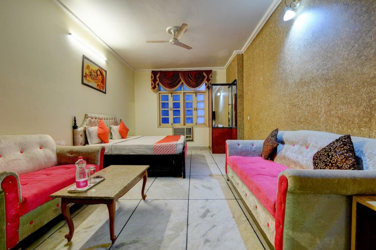 Rahul Palace By Golden Tree Near Metro Station And Ajmal Khan Market New Delhi Exteriör bild