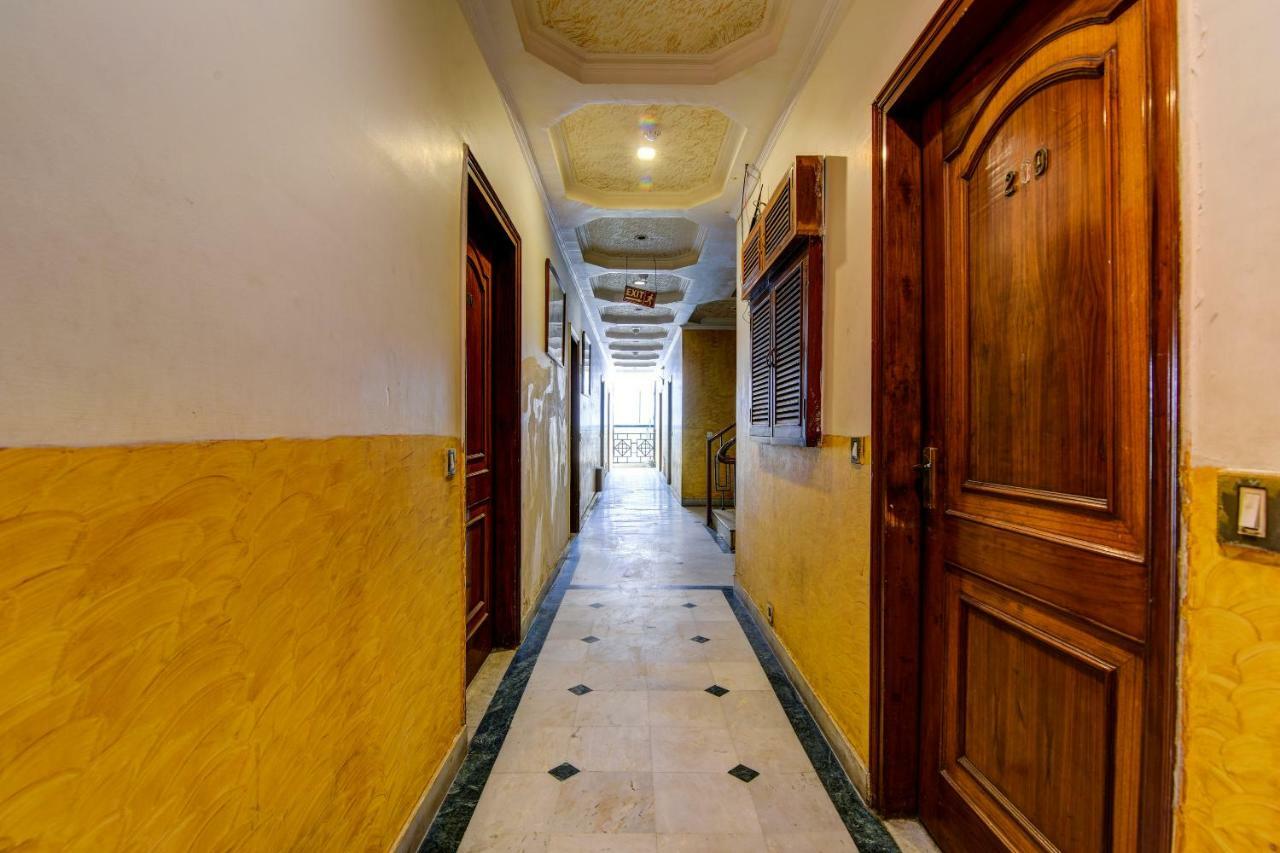 Rahul Palace By Golden Tree Near Metro Station And Ajmal Khan Market New Delhi Exteriör bild
