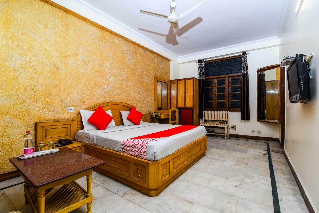 Rahul Palace By Golden Tree Near Metro Station And Ajmal Khan Market New Delhi Exteriör bild