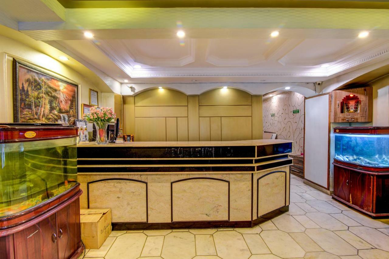 Rahul Palace By Golden Tree Near Metro Station And Ajmal Khan Market New Delhi Exteriör bild