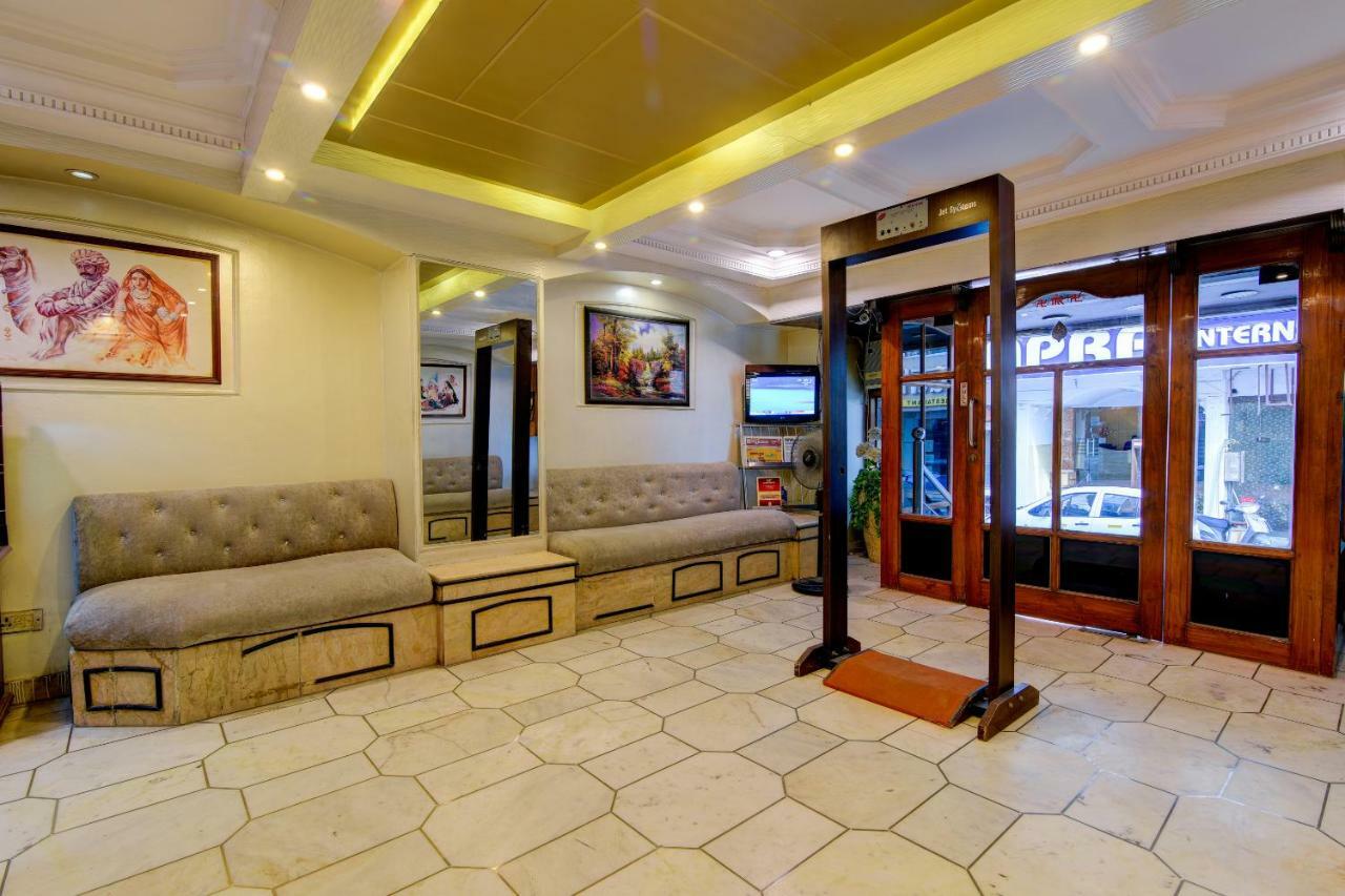 Rahul Palace By Golden Tree Near Metro Station And Ajmal Khan Market New Delhi Exteriör bild