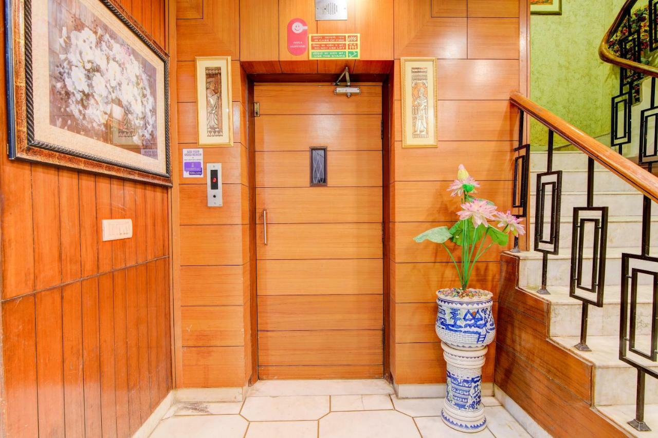 Rahul Palace By Golden Tree Near Metro Station And Ajmal Khan Market New Delhi Exteriör bild