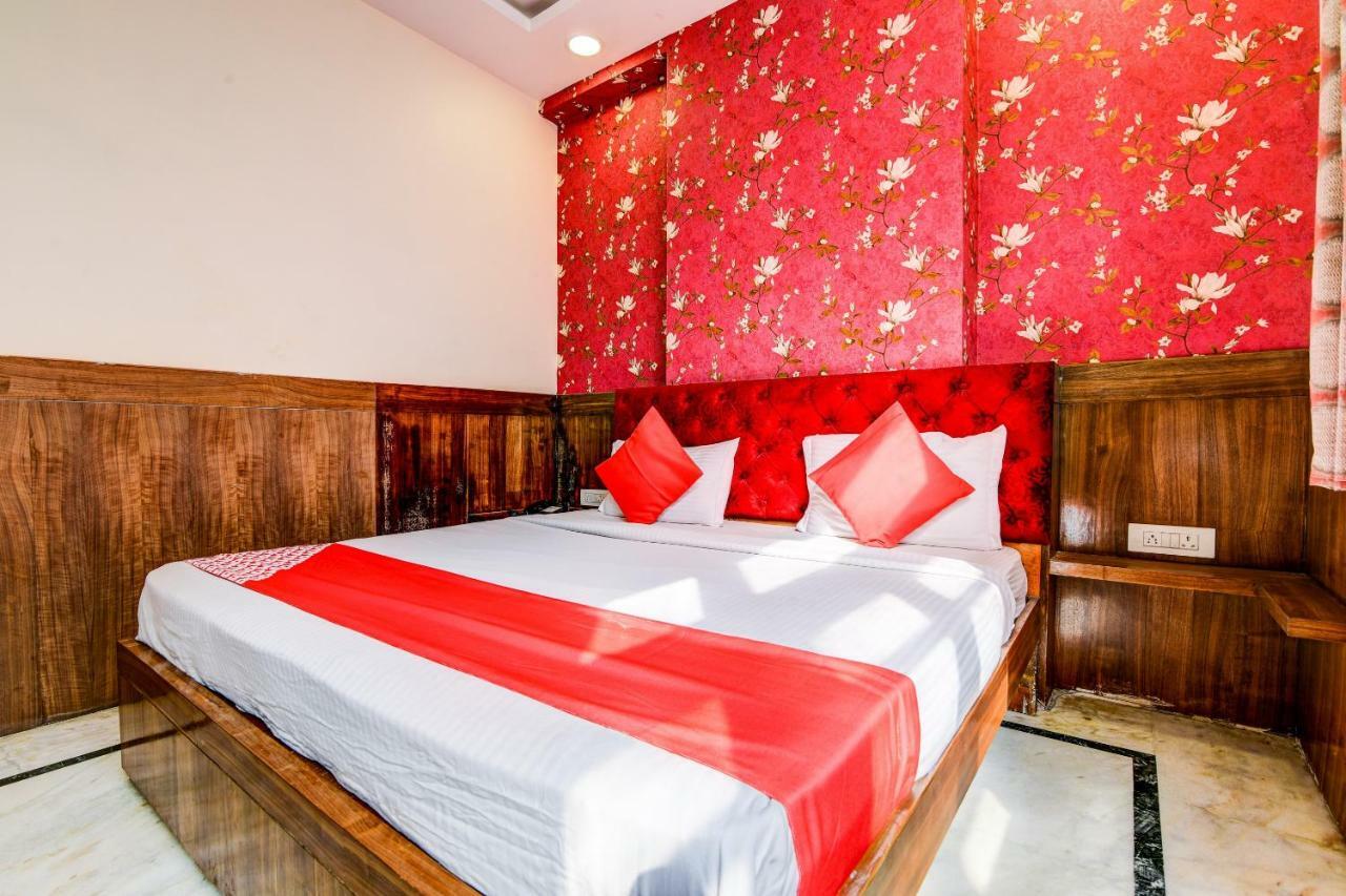 Rahul Palace By Golden Tree Near Metro Station And Ajmal Khan Market New Delhi Exteriör bild