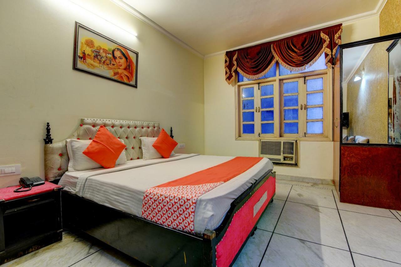Rahul Palace By Golden Tree Near Metro Station And Ajmal Khan Market New Delhi Exteriör bild