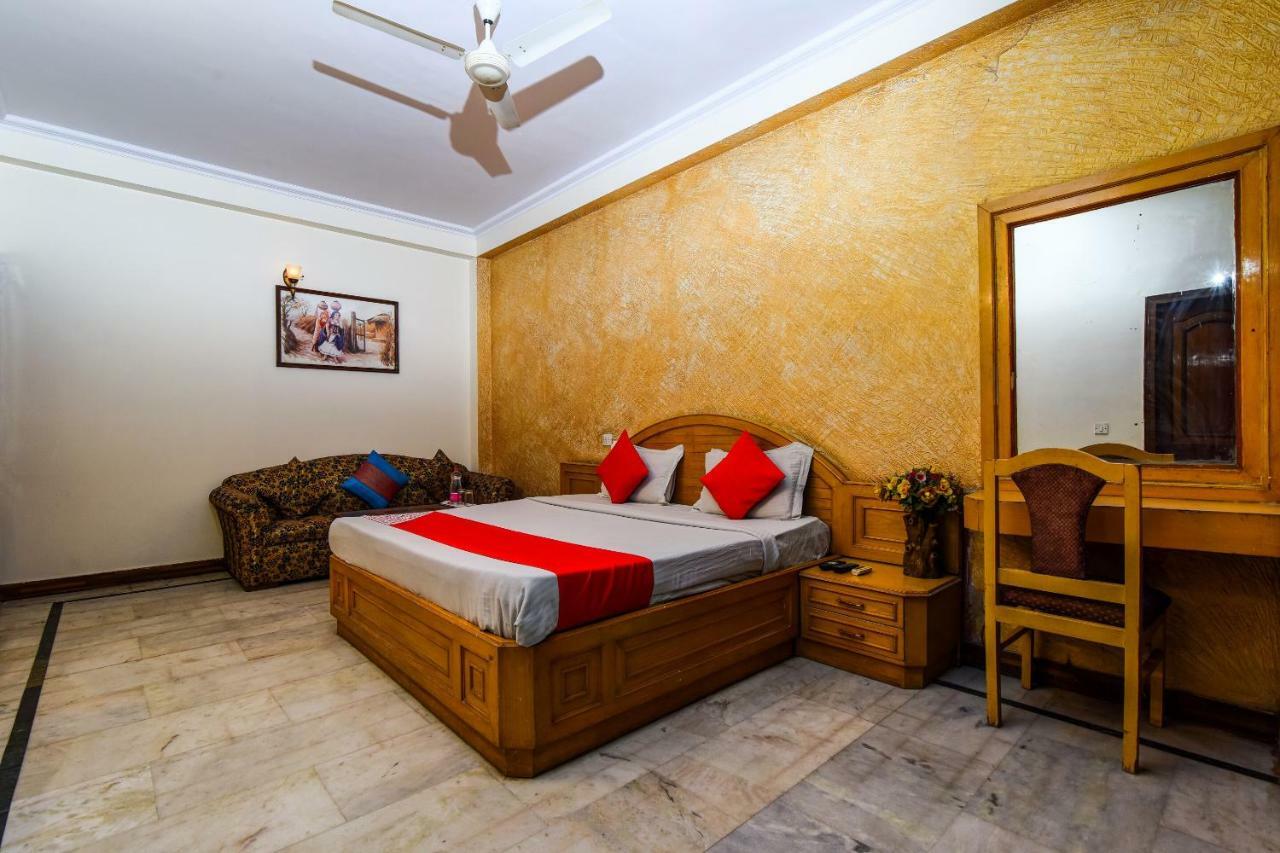 Rahul Palace By Golden Tree Near Metro Station And Ajmal Khan Market New Delhi Exteriör bild