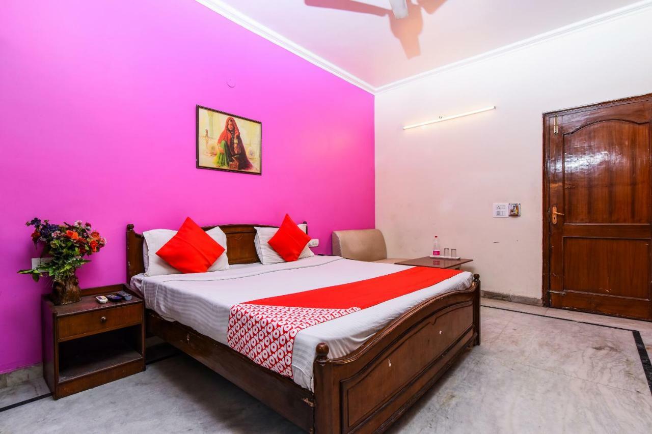 Rahul Palace By Golden Tree Near Metro Station And Ajmal Khan Market New Delhi Exteriör bild