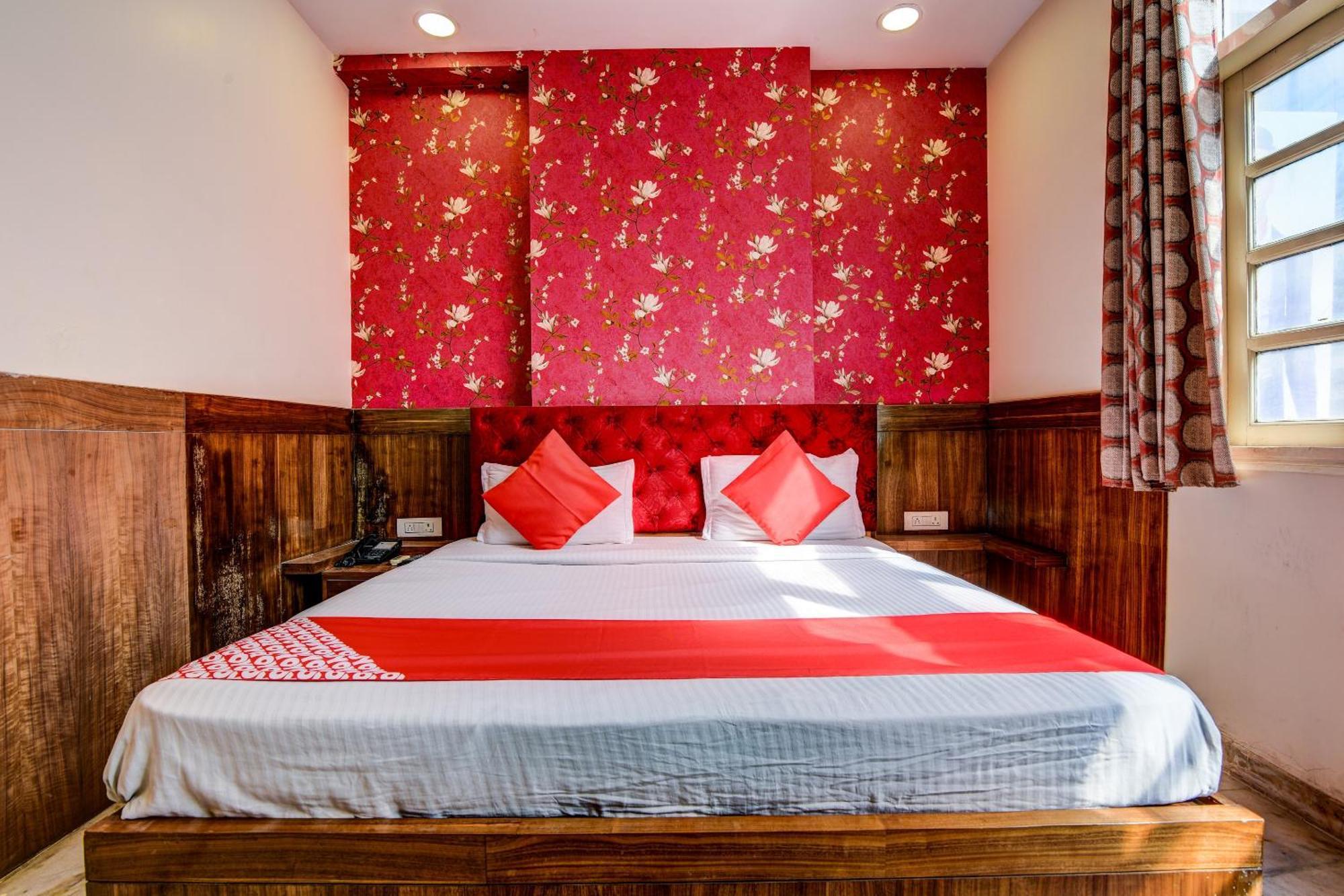 Rahul Palace By Golden Tree Near Metro Station And Ajmal Khan Market New Delhi Exteriör bild