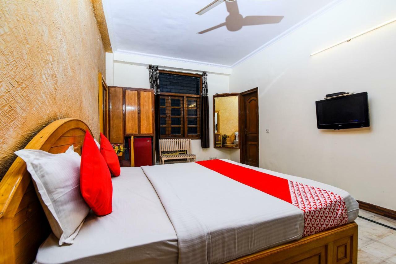 Rahul Palace By Golden Tree Near Metro Station And Ajmal Khan Market New Delhi Exteriör bild