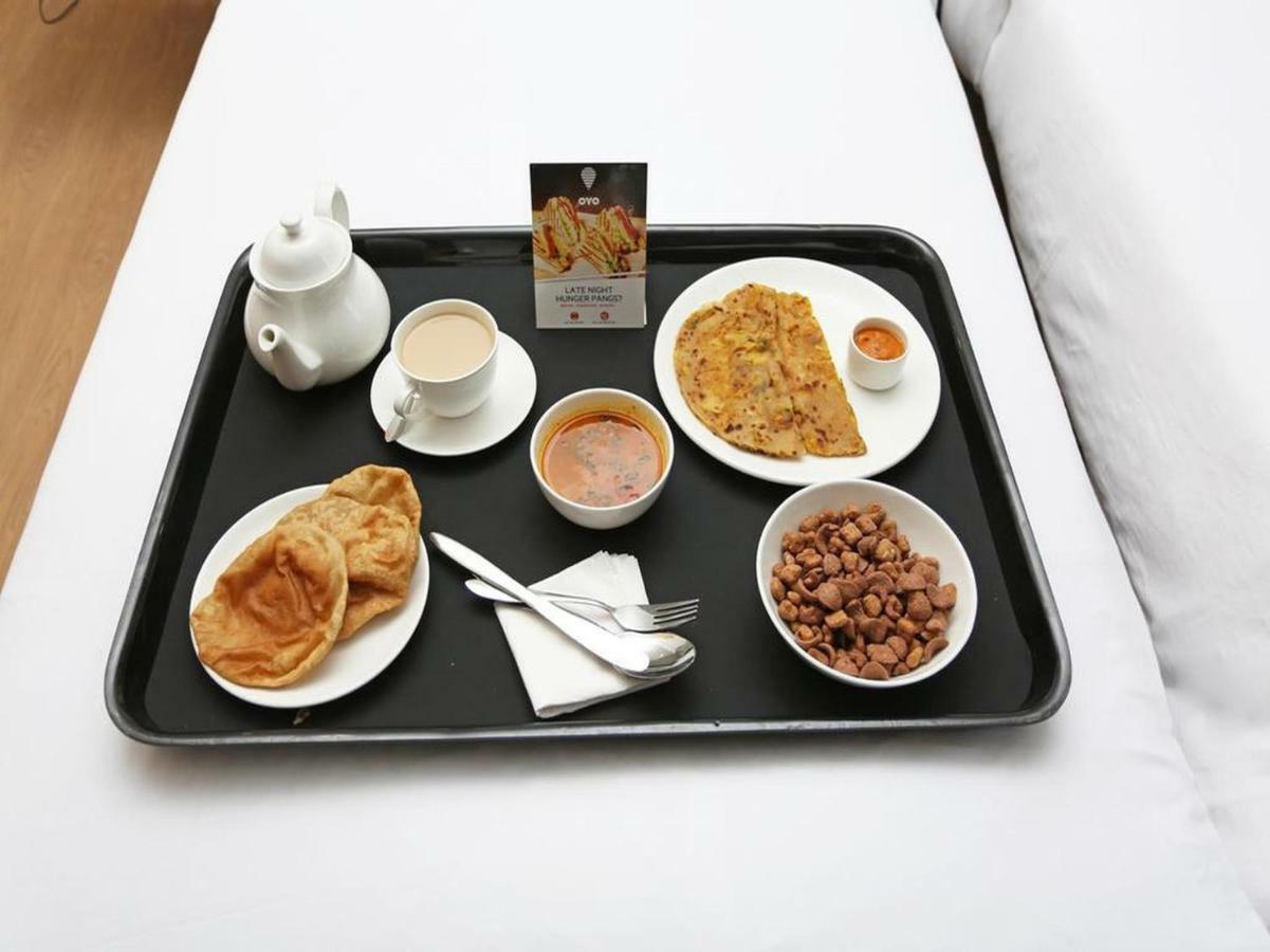 Rahul Palace By Golden Tree Near Metro Station And Ajmal Khan Market New Delhi Exteriör bild
